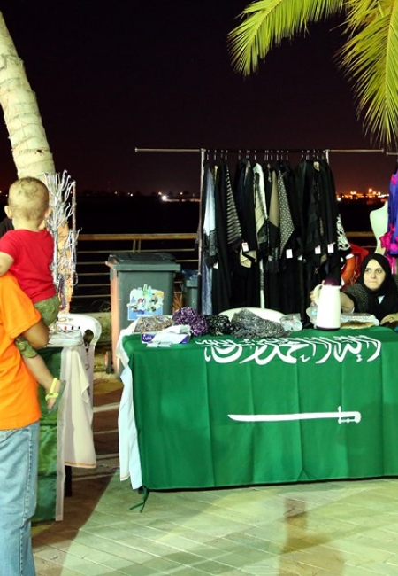 مشاركة برنامج تنمية الحرف والصناعات اليدوية بارع بفعاليات الإحتقال باليوم الوظني بجامعة الملك عبد الله لعام 1435هـ